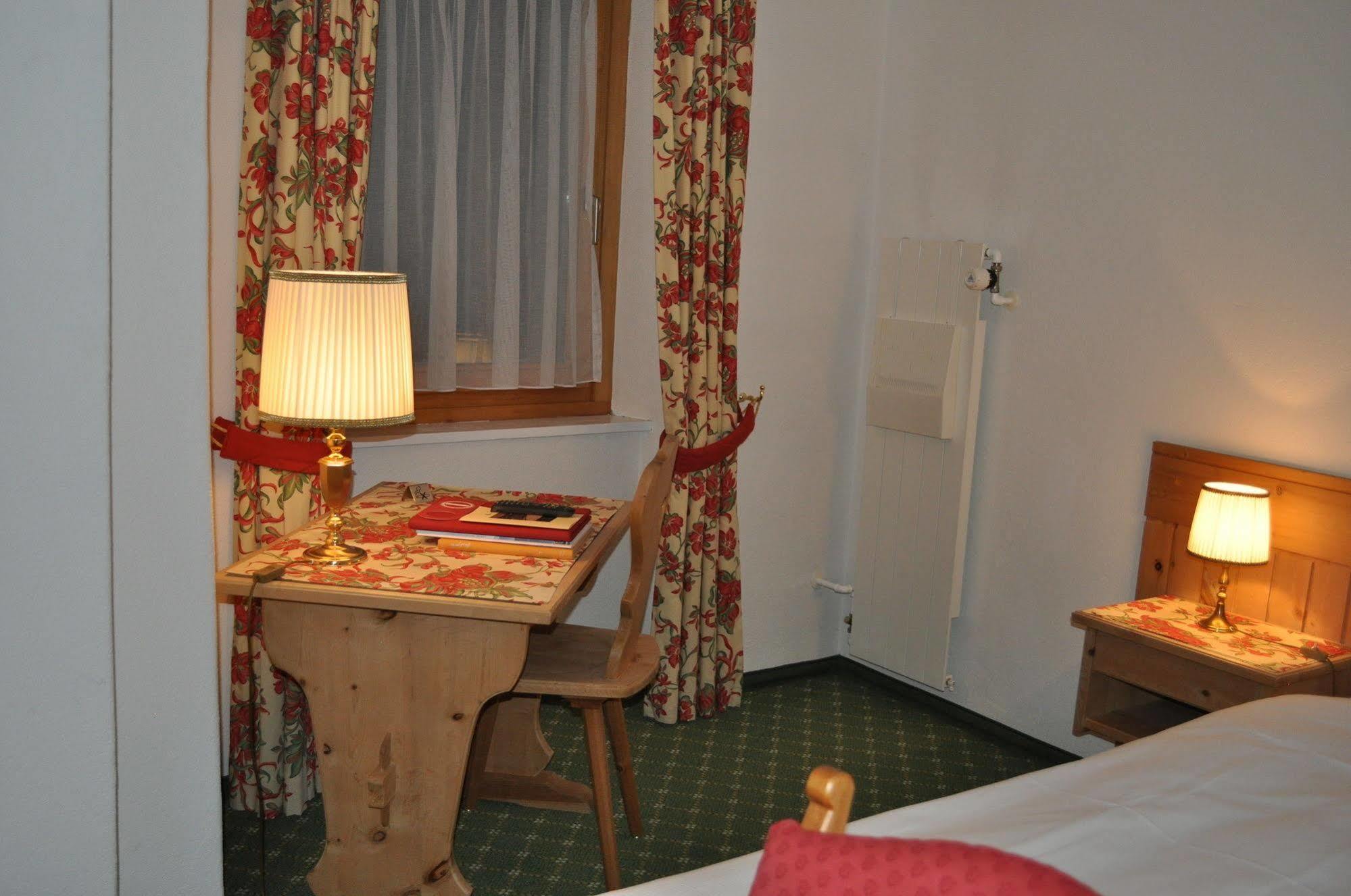 Hotel Bernina Понтрезина Екстериор снимка